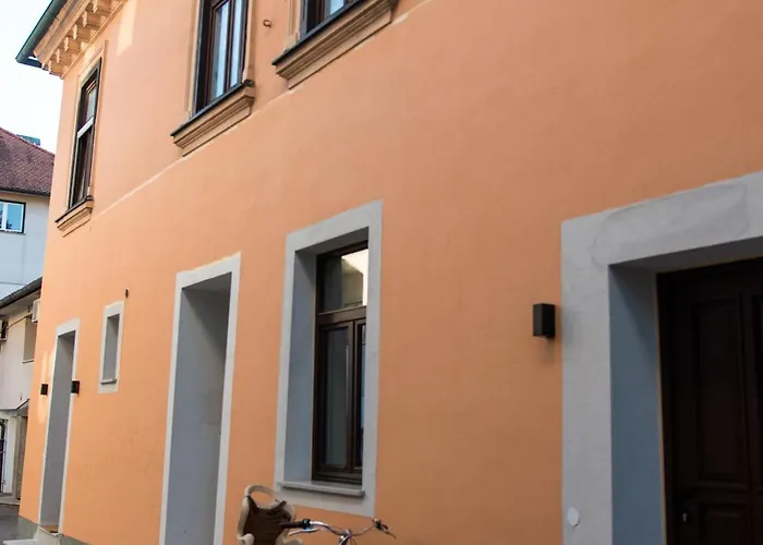 Avrelia Apartament *